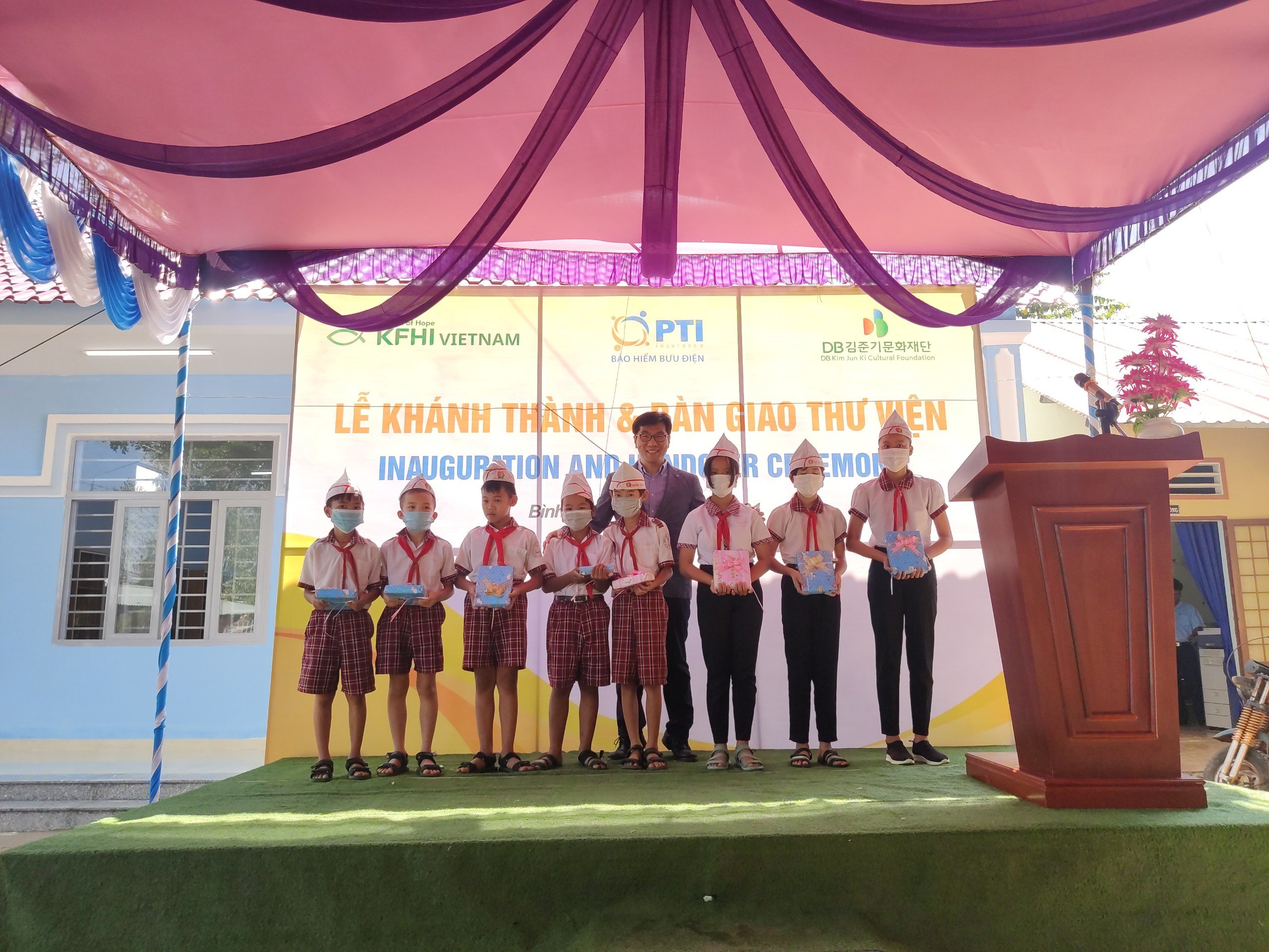 PTI trao thư viện tại Bình Phước